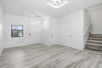 Move-In Ready Lakefront Townhome Minutes from Nova & FLL - photo 6
