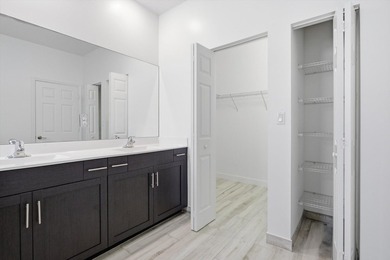 Move-In Ready Lakefront Townhome Minutes from Nova & FLL - photo 10