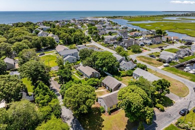 Welcome to 11 Gate Way in prestigious Gate Way Isles, where the - photo 4