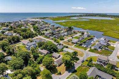 Welcome to 11 Gate Way in prestigious Gate Way Isles, where the - photo 5