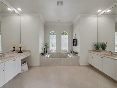This stunning 5-bedroom, 4-bathroom residence offers the perfect - photo 18