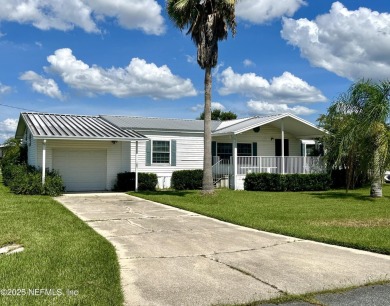Lake Home For Sale in Welaka, Florida