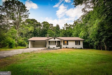 Beautifully renovated 3-bedroom, 2-bath brick ranch on nearly - photo 3