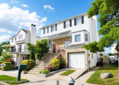 Located in the heart of New Springville, this 3-bedroom - photo 2