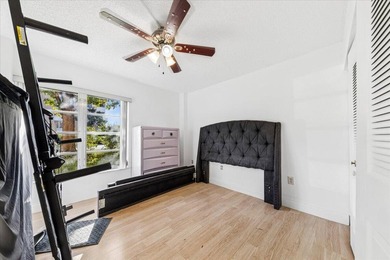 Welcome to this well-appointed two-bedroom, two-bathroom - photo 12