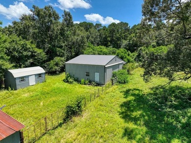 Homesteaders and hobby farmers this one's for you! Escape the - photo 3