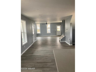 Welcome to this beautifully fully remodeled 3-bedroom home - photo 6