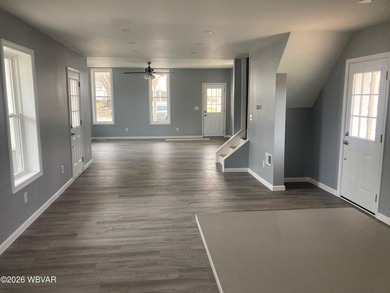 Welcome to this beautifully fully remodeled 3-bedroom home - photo 7