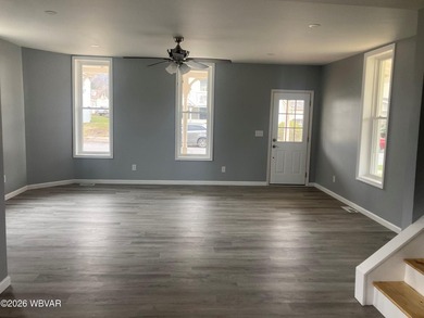 Welcome to this beautifully fully remodeled 3-bedroom home - photo 8