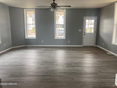 Welcome to this beautifully fully remodeled 3-bedroom home - photo 9