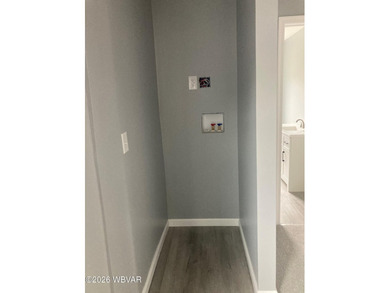 Welcome to this beautifully fully remodeled 3-bedroom home - photo 10