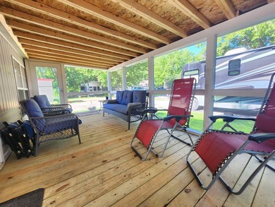 Spacious, bright one-level park model RV with soaring ceilings - photo 2