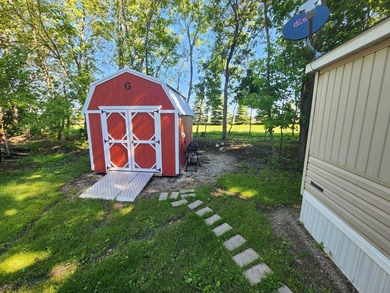 Spacious, bright one-level park model RV with soaring ceilings - photo 4