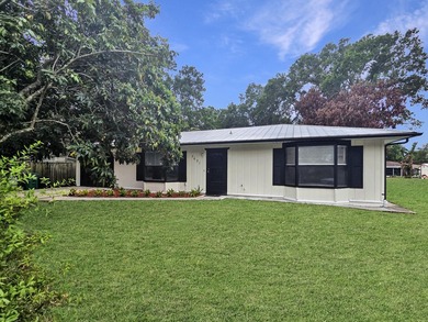 Enjoy years of worry free living in this fully renovated 2/2 - photo 2