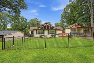 Welcome to 313 Snead Dr. in Fairfield Bay, perfectly positioned - photo 3