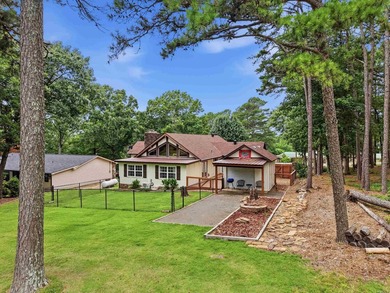 Welcome to 313 Snead Dr. in Fairfield Bay, perfectly positioned - photo 4
