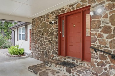 Welcome to 313 Snead Dr. in Fairfield Bay, perfectly positioned - photo 5