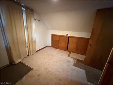 Opportunity meets potential in this one-of-a-kind Euclid - photo 10