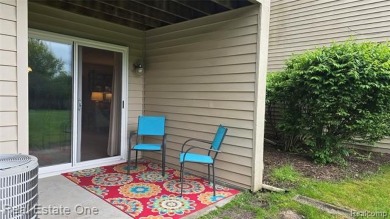 Lake Condo For Sale in Waterford, Michigan