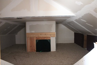 Welcome to this unique and beautiful 3-bedroom, 2-bath home - photo 16