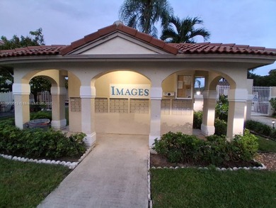 Lake Townhome/Townhouse For Sale in Pembroke Pines, Florida