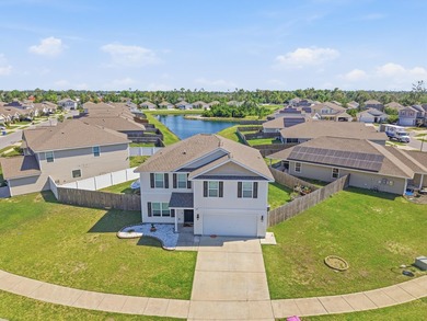 Discover this beautifully maintained 2019-built single-family - photo 2