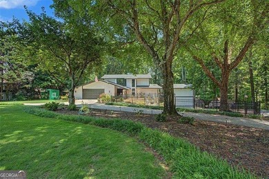 This one checks off all the boxes! Great location. No HOA. Just - photo 4