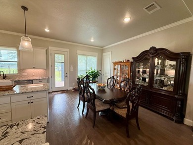 Wake up to peaceful lake views and spend your days surrounded by - photo 8