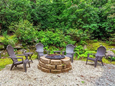 Nestled among the trees in the desirable Lake Toxaway area - photo 3