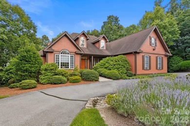 Prepare to be impressed by this exceptional custom home nestled - photo 2