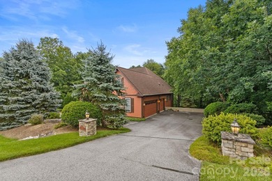 Prepare to be impressed by this exceptional custom home nestled - photo 4