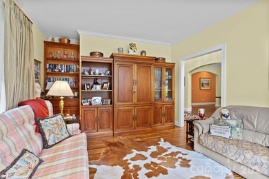 Prepare to be impressed by this exceptional custom home nestled - photo 8