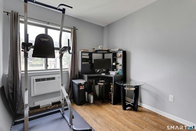 A commuters delight! This top floor 2 bedroom condo located in - photo 13