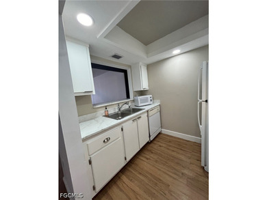 Fantastic opportunity to own a desirable 1st-floor end unit in - photo 13