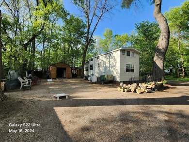 Beautiful 2017 Heritage Park Model with queen bedroom and double - photo 6