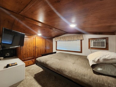 Beautiful 2017 Heritage Park Model with queen bedroom and double - photo 7