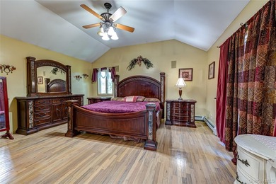 Set on over half an acre at the end of a quiet Saint James - photo 24
