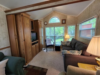 2007 DPH Park Model; bedroom with built-ins; large bathroom with - photo 4
