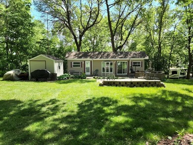2007 DPH Park Model; bedroom with built-ins; large bathroom with - photo 6