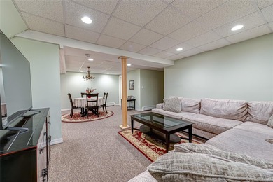 Set on over half an acre at the end of a quiet Saint James - photo 30