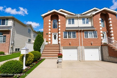 Offered for the first time since its construction in 2000, this - photo 2