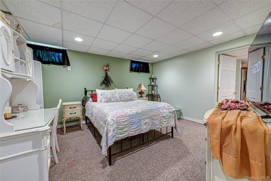 Set on over half an acre at the end of a quiet Saint James - photo 34