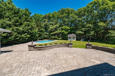 Set on over half an acre at the end of a quiet Saint James - photo 36