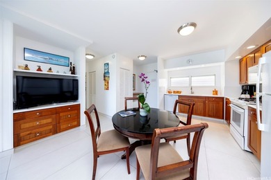 Situated along world-famous Waikiki Beach, Waikiki Shore stands - photo 10