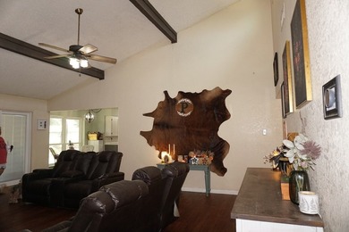 Cozy starter home at just under 1450sq ft, but sits in a great - photo 2