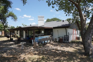 Cozy starter home at just under 1450sq ft, but sits in a great - photo 5
