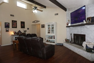 Cozy starter home at just under 1450sq ft, but sits in a great - photo 6