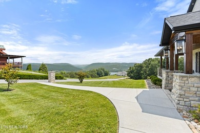 Exquisite Custom Estate in Rock Harbor with Panoramic Lake Views - photo 7