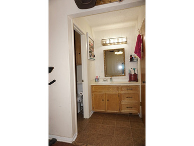 Cozy starter home at just under 1450sq ft, but sits in a great - photo 9