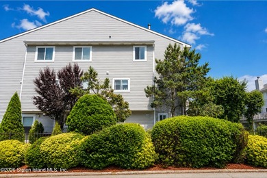 Welcome to Captain's Quarters! This spacious corner-unit - photo 1